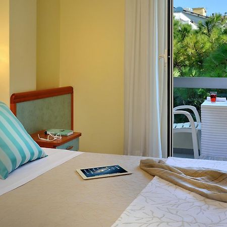 Hotel Riviera B&B มิซาโน อาดรีอาติโก ภายนอก รูปภาพ