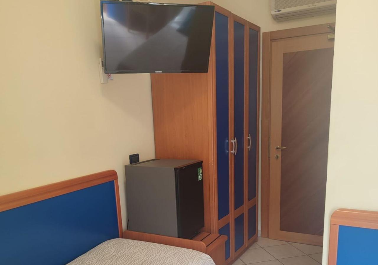 Hotel Riviera B&B มิซาโน อาดรีอาติโก ภายนอก รูปภาพ