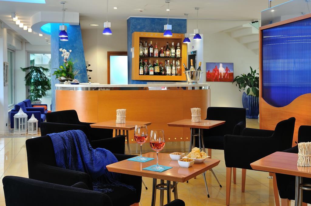 Hotel Riviera B&B มิซาโน อาดรีอาติโก ภายนอก รูปภาพ
